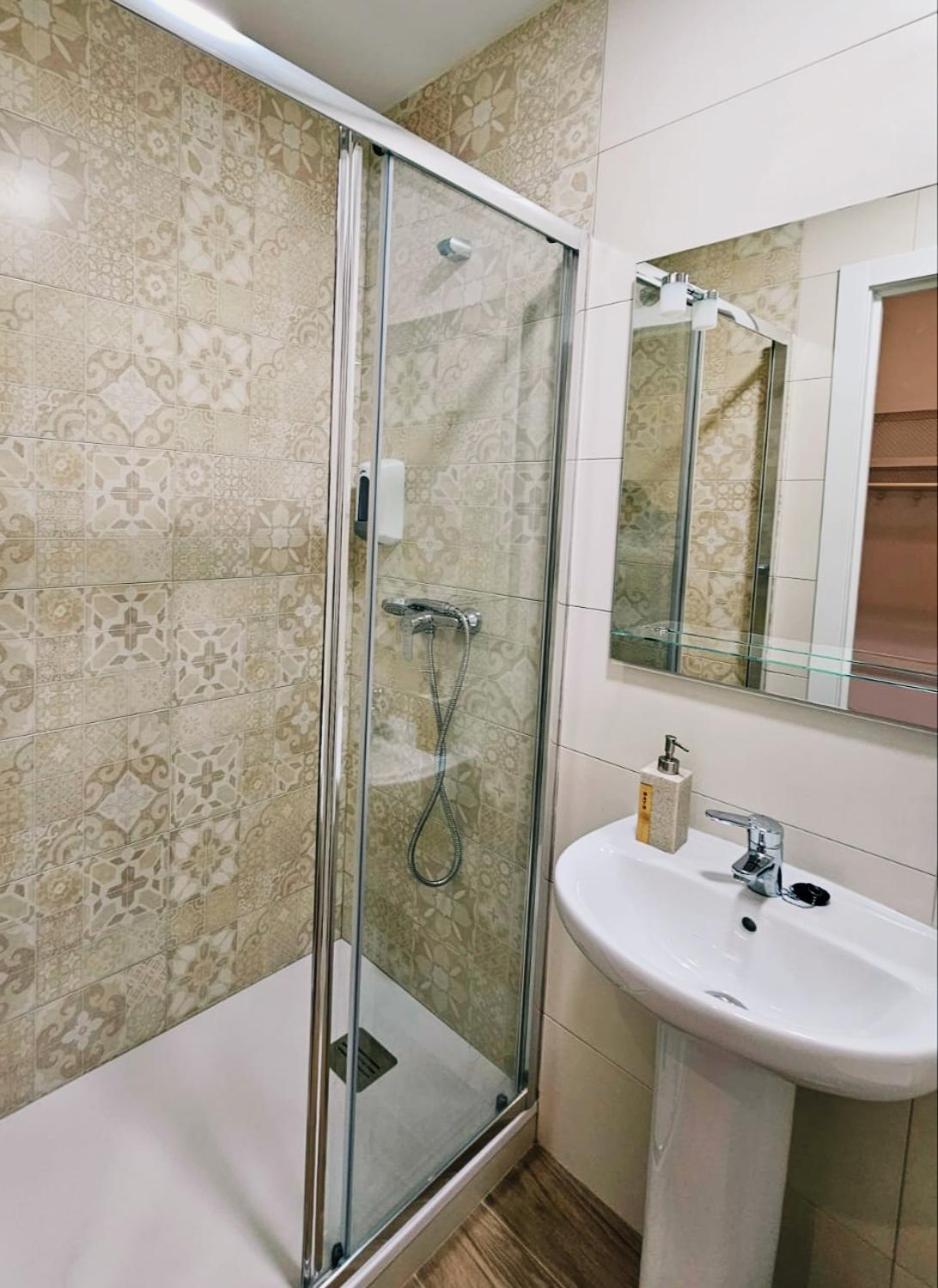 Hostal Andrea Granvia Madrid Exterior foto
